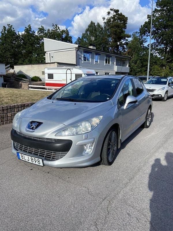 Grå Begagnad 2008 Peugeot 308 Halvkombi | 39 000 kr (Marknadspris) - Bild 1/4