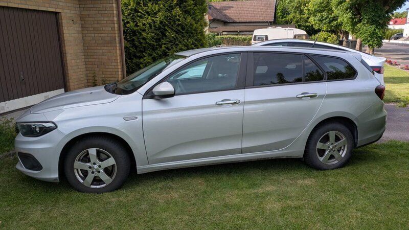 Grå Begagnad 2020 Fiat Tipo Street Kombi | 115 000 kr (Bra pris) - Bild 1/4