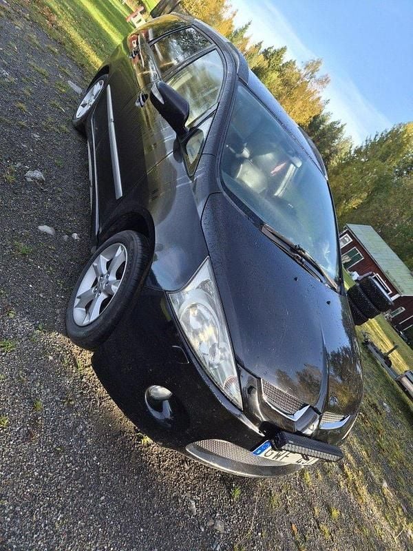 Svart Begagnad 2008 Mitsubishi Grandis Minibuss | 30 000 kr (Marknadspris) - Bild 1/4