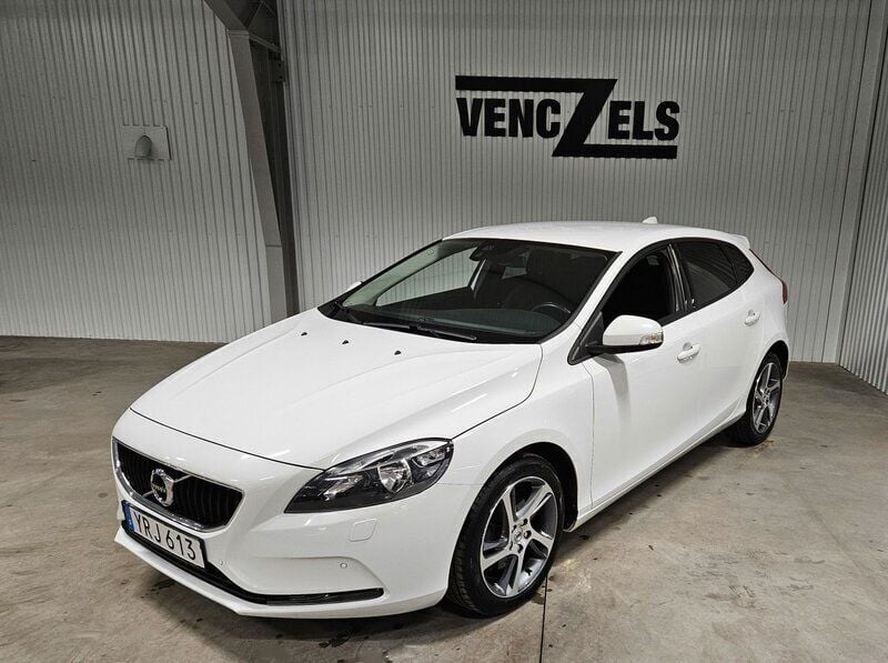 Vit Begagnad 2017 Volvo V40 Business Edition Kombi | 169 000 kr (Lite dyr) - Bild 1/4
