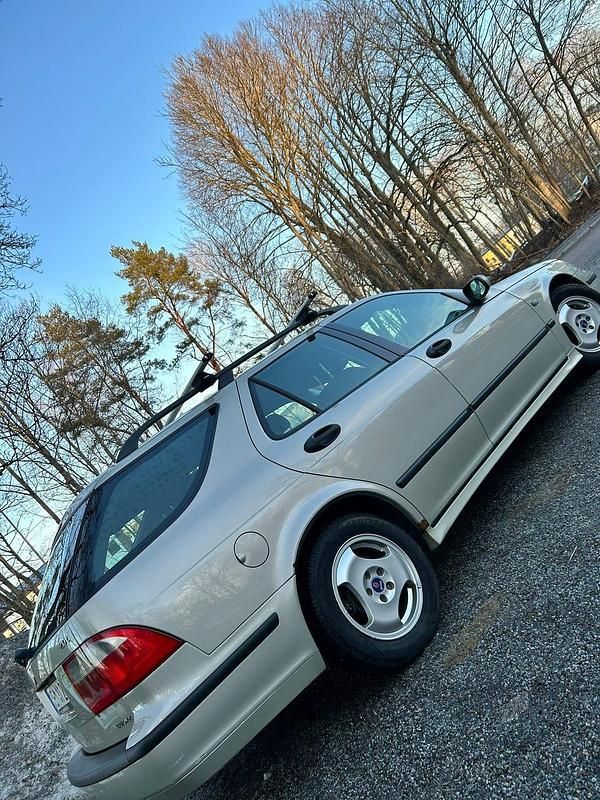 Begagnad Saab 9-5 180 HK (132 kW) 2005 Ljusgrå metallic Kombi