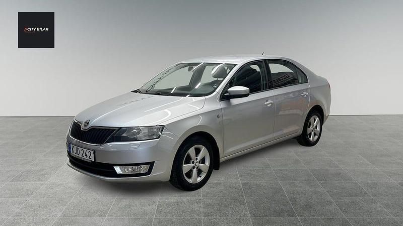 Silver Begagnad 2014 Skoda Rapid Sedan | 69 900 kr (Marknadspris) - Bild 1/4