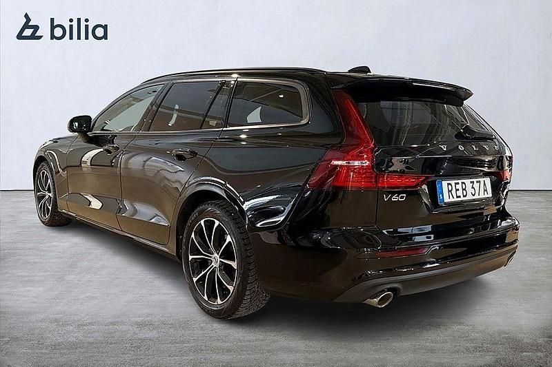 Begagnad Volvo V60 Momentum 165 HK (121 kW) 2020 Svart Kombi