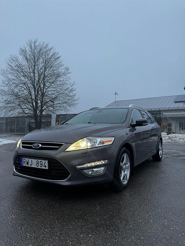 Begagnad Ford Mondeo 200 HK (147 kW) 2012 Metallic Kombi