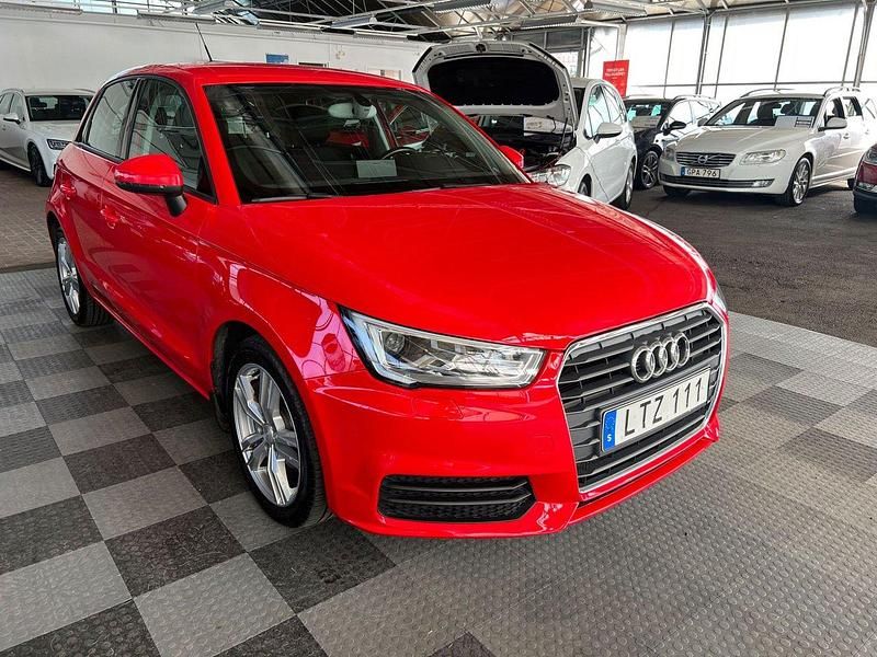 Röd Begagnad 2015 Audi A1 Sportback Sport Halvkombi | 129 500 kr (Dyr) - Bild 1/4