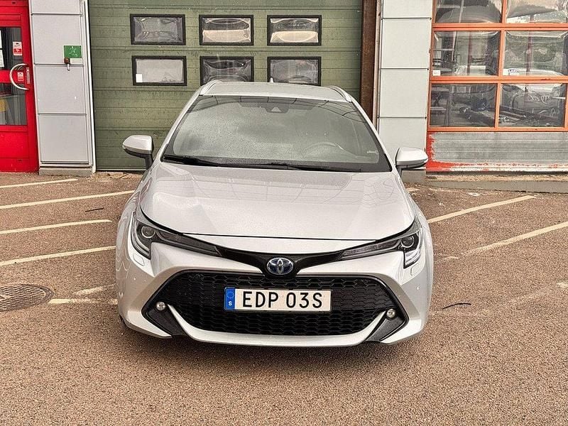 Silver Begagnad 2021 Toyota Corolla Style Kombi | 145 000 kr (Marknadspris) - Bild 1/4