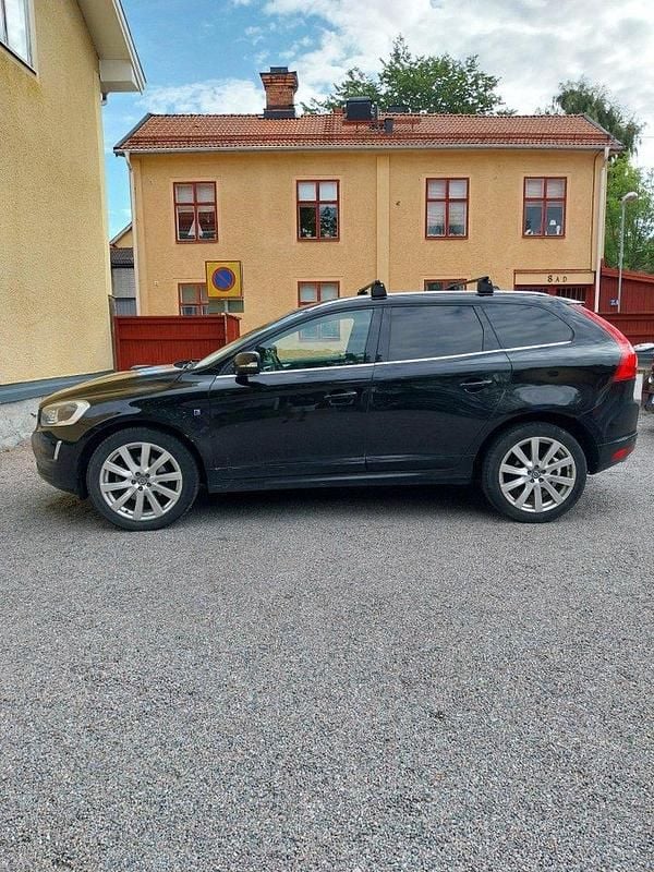 Svart Begagnad 2016 Volvo XC60 Momentum SUV | 148 000 kr (Superpris) - Bild 1/4