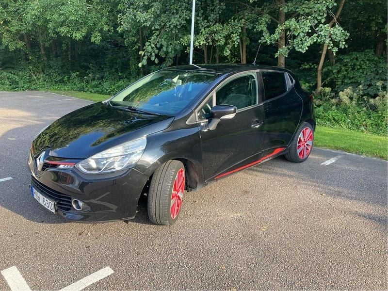 Svart Begagnad 2014 Renault Clio IV Halvkombi | 46 000 kr (Superpris) - Bild 1/4