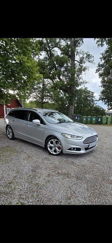 Grå Begagnad 2015 Ford Mondeo Titanium Kombi | 84 500 kr (Lite dyr) - Bild 1/4