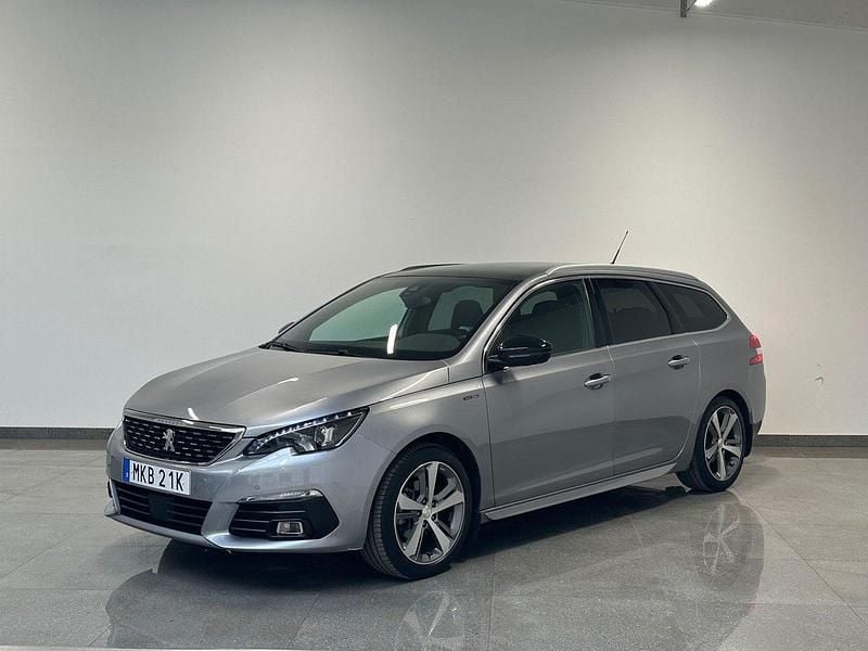 Grå Begagnad 2019 Peugeot 308 GT-line Kombi | 169 900 kr (Marknadspris) - Bild 1/4