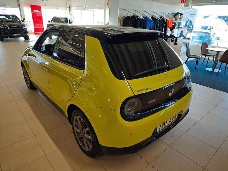 Begagnad Honda e Advance 113 kW (154 HK) 2020 Gul Halvkombi