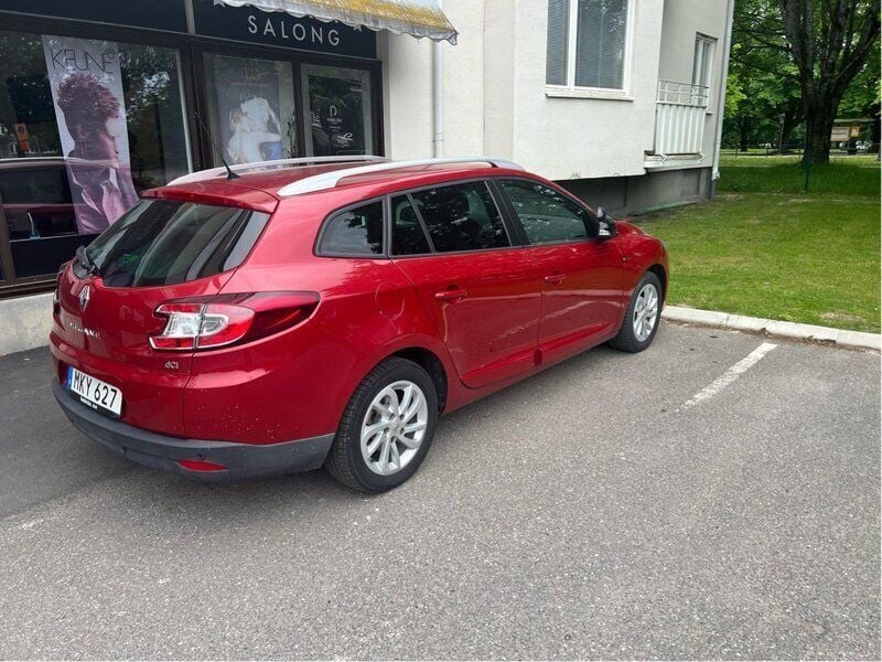 Röd Begagnad 2015 Renault Mégane GrandTour LIMITED Kombi | 85 000 kr (Lite dyr) - Bild 1/4
