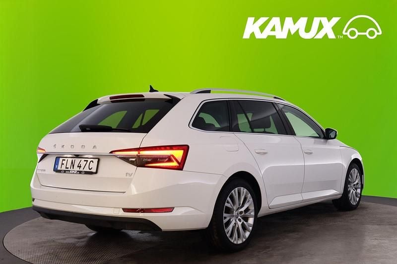 Begagnad Skoda Superb Business Line 218 HK (160 kW) 2021 Vit Kombi