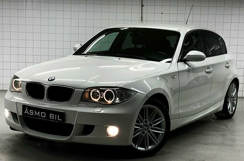 Vit (snow white metallic ) Begagnad 2006 BMW 120 M Sport Halvkombi | 79 900 kr - Bild 1/4