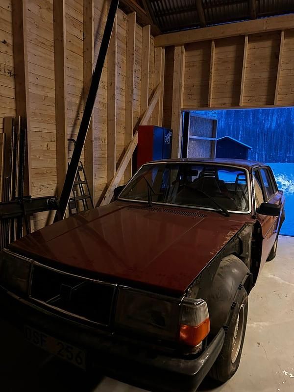 Begagnad Volvo 244 112 HK (82 kW) 1981 Sedan