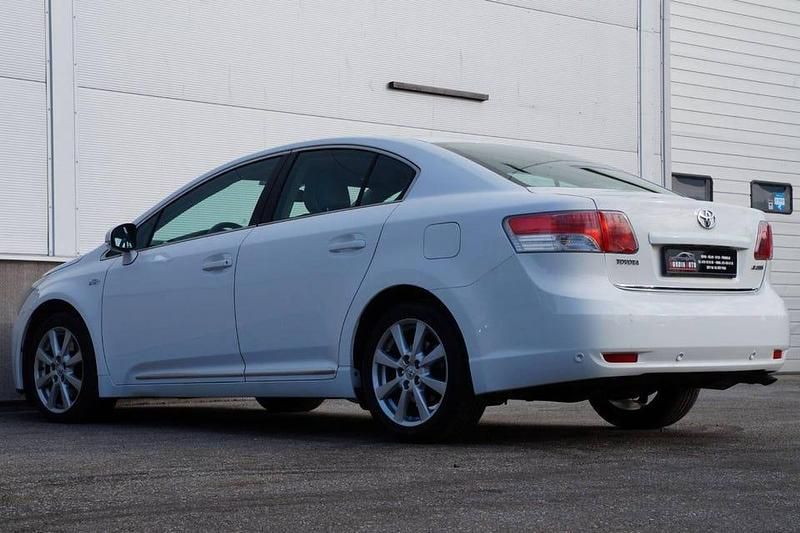 Begagnad Toyota Avensis 150 HK (110 kW) 2009 Vit Sedan