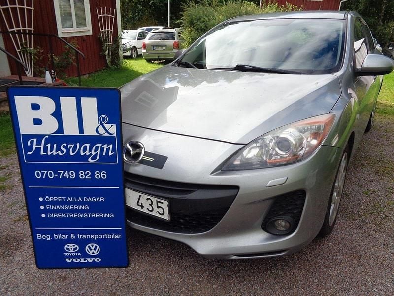 Grå Begagnad 2012 Mazda 3 Inclusive Halvkombi | 55 500 kr (Marknadspris) - Bild 1/4