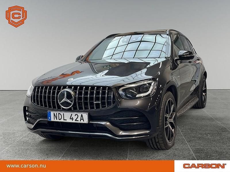 Grå Begagnad 2020 Mercedes GLC43 AMG Premium Plus SUV | 449 900 kr (Marknadspris) - Bild 1/4