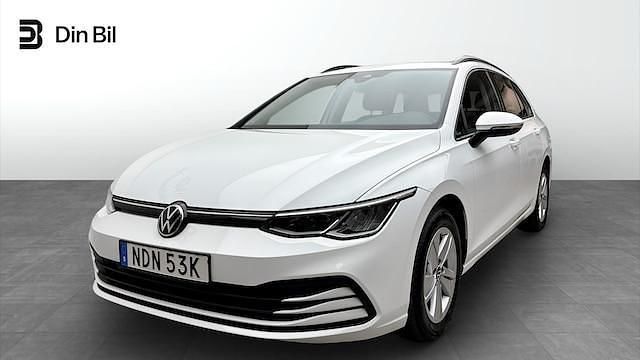 Vit Begagnad 2022 VW Golf VIII Life Kombi | 259 900 kr (Marknadspris) - Bild 1/4