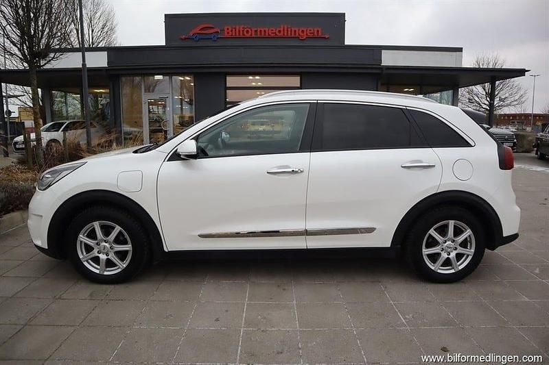 Vit samma som bilen Begagnad 2018 Kia Niro SUV | 144 900 kr (Bra pris) - Bild 1/4