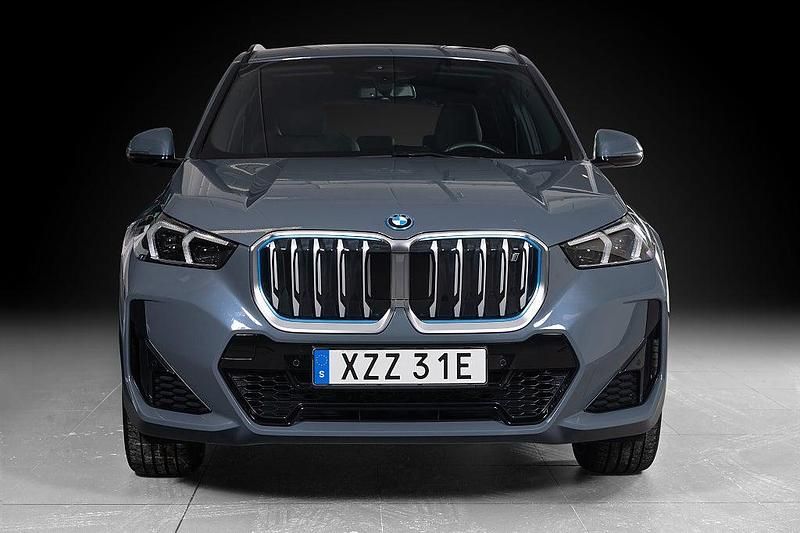 Begagnad BMW iX1 M Sport 230 kW (313 HK) 2022 Mörkgrå SUV