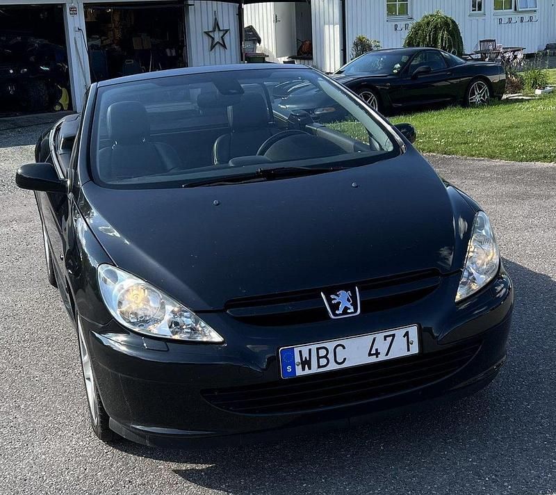 Svart Begagnad 2004 Peugeot 307 CC Sport Cab | 36 000 kr (Marknadspris) - Bild 1/4