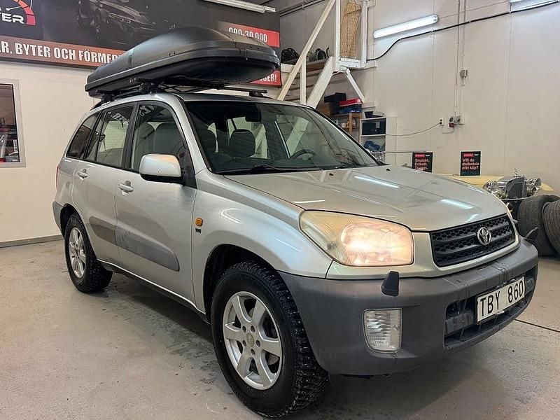 Silver Begagnad 2001 Toyota RAV4 SUV | 39 900 kr (Marknadspris) - Bild 1/4