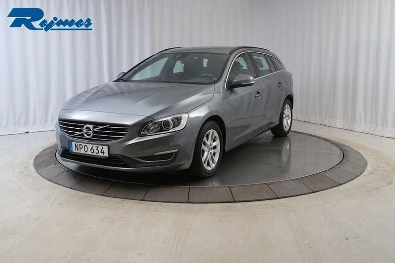 Grå Begagnad 2015 Volvo V60 Business Edition Kombi | 164 800 kr (Marknadspris) - Bild 1/4