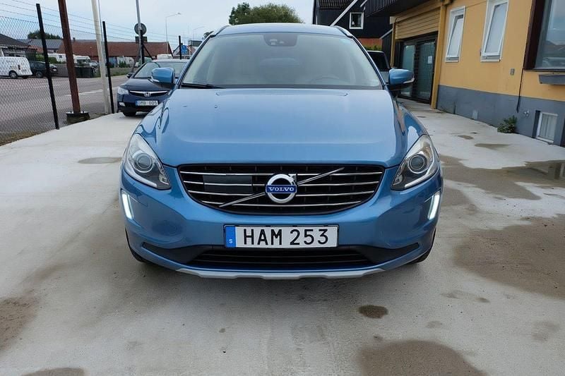 Blå Begagnad 2016 Volvo XC60 Summum SUV | 174 900 kr (Superpris) - Bild 1/4