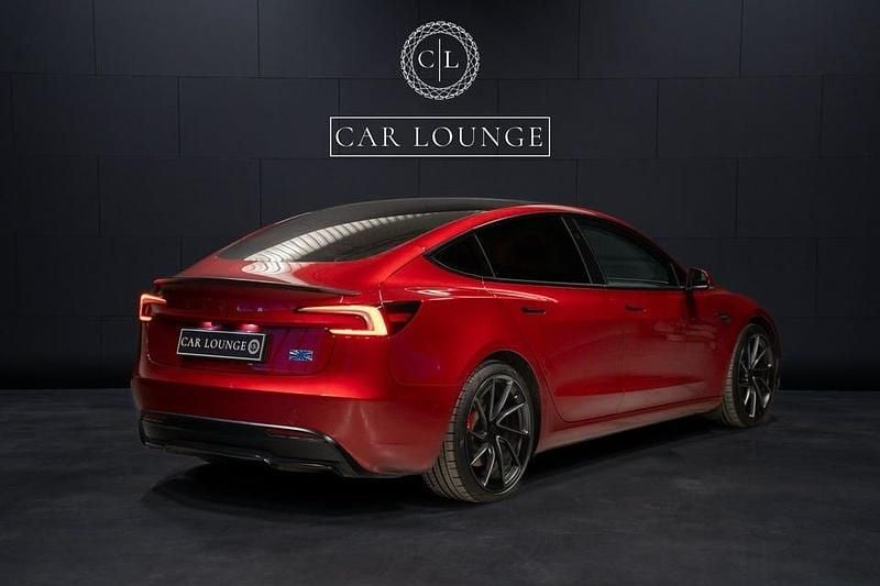 Begagnad Tesla Model 3 Performance 461 kW (627 HK) 2024 Ultra red metallic Sedan