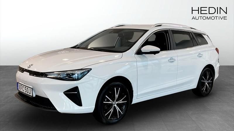 Vit (white) Begagnad 2022 MG MG5 EV Kombi | 229 900 kr (Bra pris) - Bild 1/4