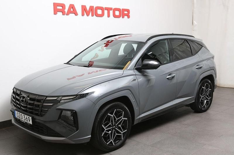 Grå Begagnad 2021 Hyundai Tucson Advanced SUV | 339 900 kr (Marknadspris) - Bild 1/3