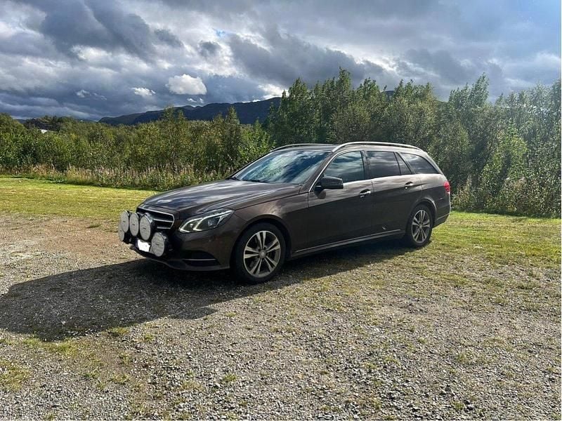Brun Begagnad 2014 Mercedes E250 Avantgarde Kombi | 159 000 kr (Bra pris) - Bild 1/4