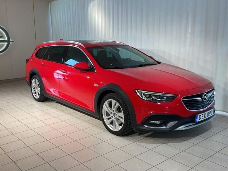 Begagnad Opel Insignia Country Tourer Business 209 HK (153 kW) 2017 Röd Kombi