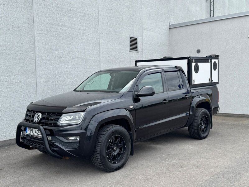 Svart (svartmetalic ) Begagnad 2018 VW Amarok Aventura Pickup | 289 000 kr (Superpris) - Bild 1/4