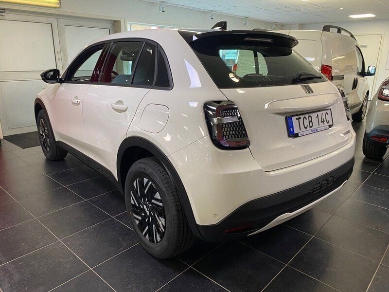 Begagnad Fiat 600 Pop 101 HK (74 kW) 2023 Vit SUV