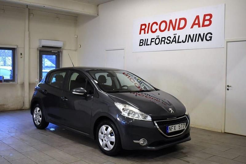 Mörkgrå Begagnad 2012 Peugeot 208 Halvkombi | 49 900 kr (Marknadspris) - Bild 1/4