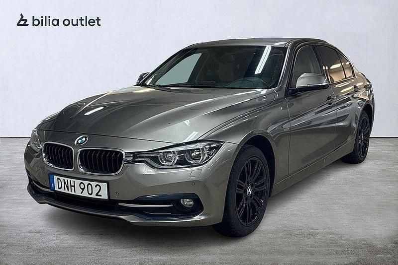 Silver Begagnad 2016 BMW 320 Sport Line Sedan | 209 900 kr (Marknadspris) - Bild 1/3