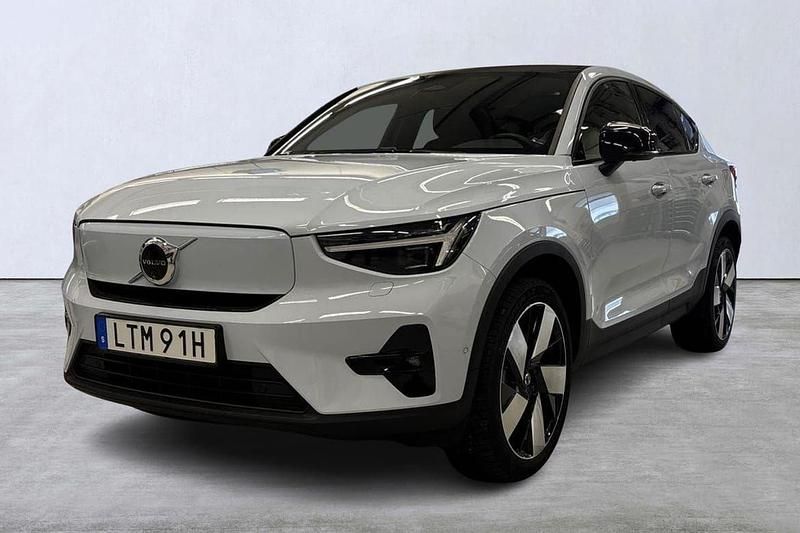 Ljusblå (blå) Begagnad 2023 Volvo EC40 Single Motor Extended Range SUV | 439 900 kr (Dyr) - Bild 1/4