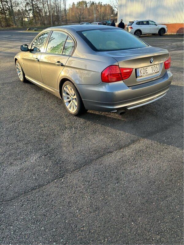 Grå Begagnad 2010 BMW 318 Comfort Edition Sedan | 55 000 kr (Bra pris) - Bild 1/4