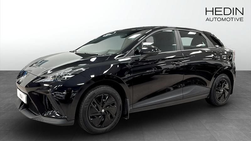 Svart (black) Begagnad 2023 MG MG4 EV Halvkombi | 249 900 kr (Marknadspris) - Bild 1/4