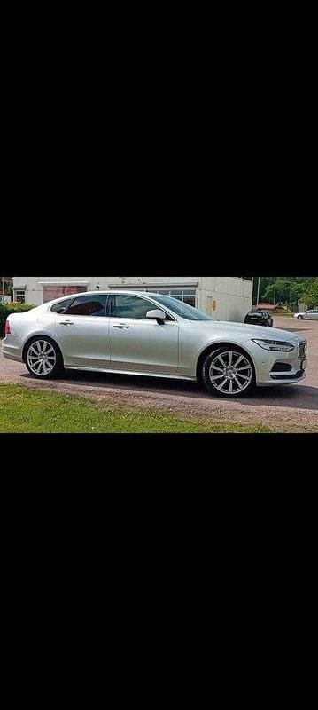 Silver Begagnad 2018 Volvo S90 Momentum Sedan | 194 000 kr (Marknadspris) - Bild 1/4
