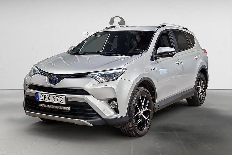 Silver Begagnad 2016 Toyota RAV4 Hybrid Active SUV | 159 900 kr (Marknadspris) - Bild 1/3
