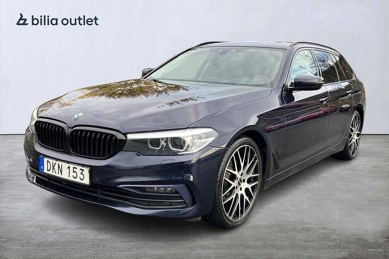 Blå Begagnad 2018 BMW 520 Sport Line Kombi | 219 900 kr (Marknadspris) - Bild 1/3