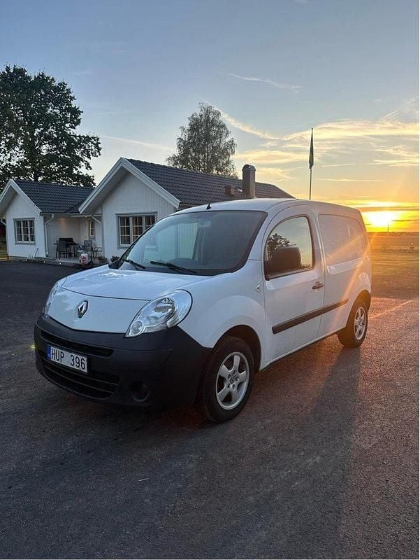 Vit Begagnad 2009 Renault Kangoo Minibuss | 18 000 kr (Marknadspris) - Bild 1/4