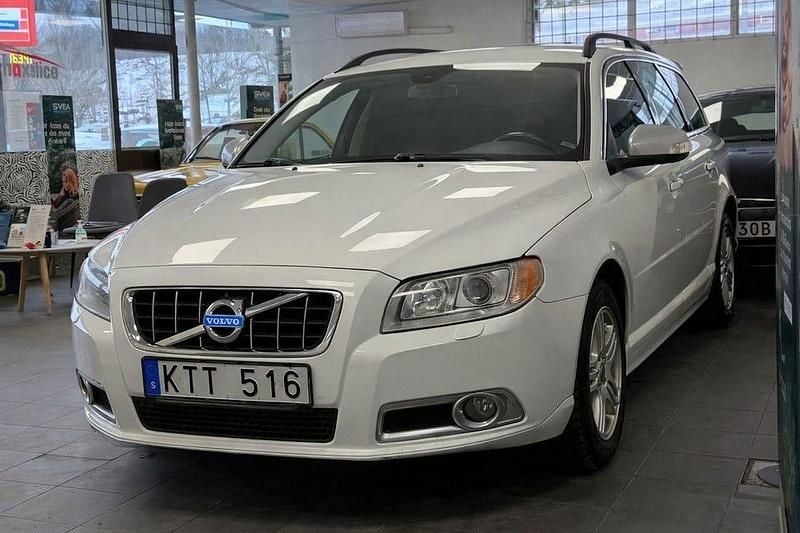 Begagnad Volvo V70 Momentum 163 HK (119 kW) 2010 Vit Kombi