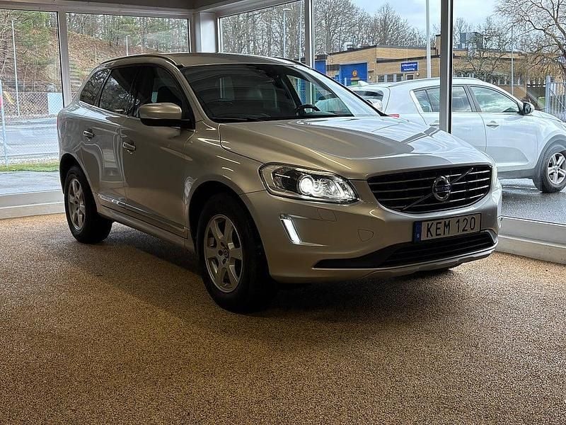 Silver Begagnad 2016 Volvo XC60 Summum SUV | 179 900 kr (Bra pris) - Bild 1/4