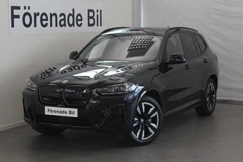 Svart Begagnad 2024 BMW iX3 Shadowline SUV | 599 000 kr (Bra pris) - Bild 1/4