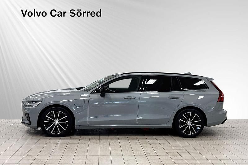 Begagnad Volvo V60 Plus 355 HK (261 kW) 2024 Grå Kombi