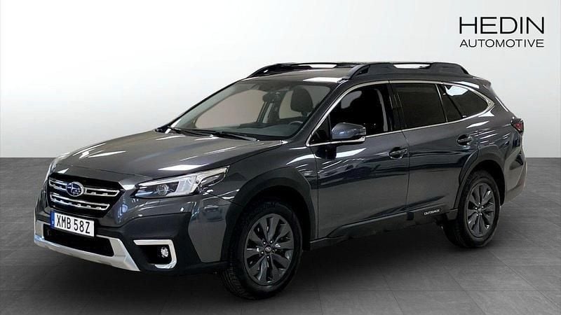 Grå (grey) Begagnad 2023 Subaru Outback SUV | 379 900 kr (Bra pris) - Bild 1/4